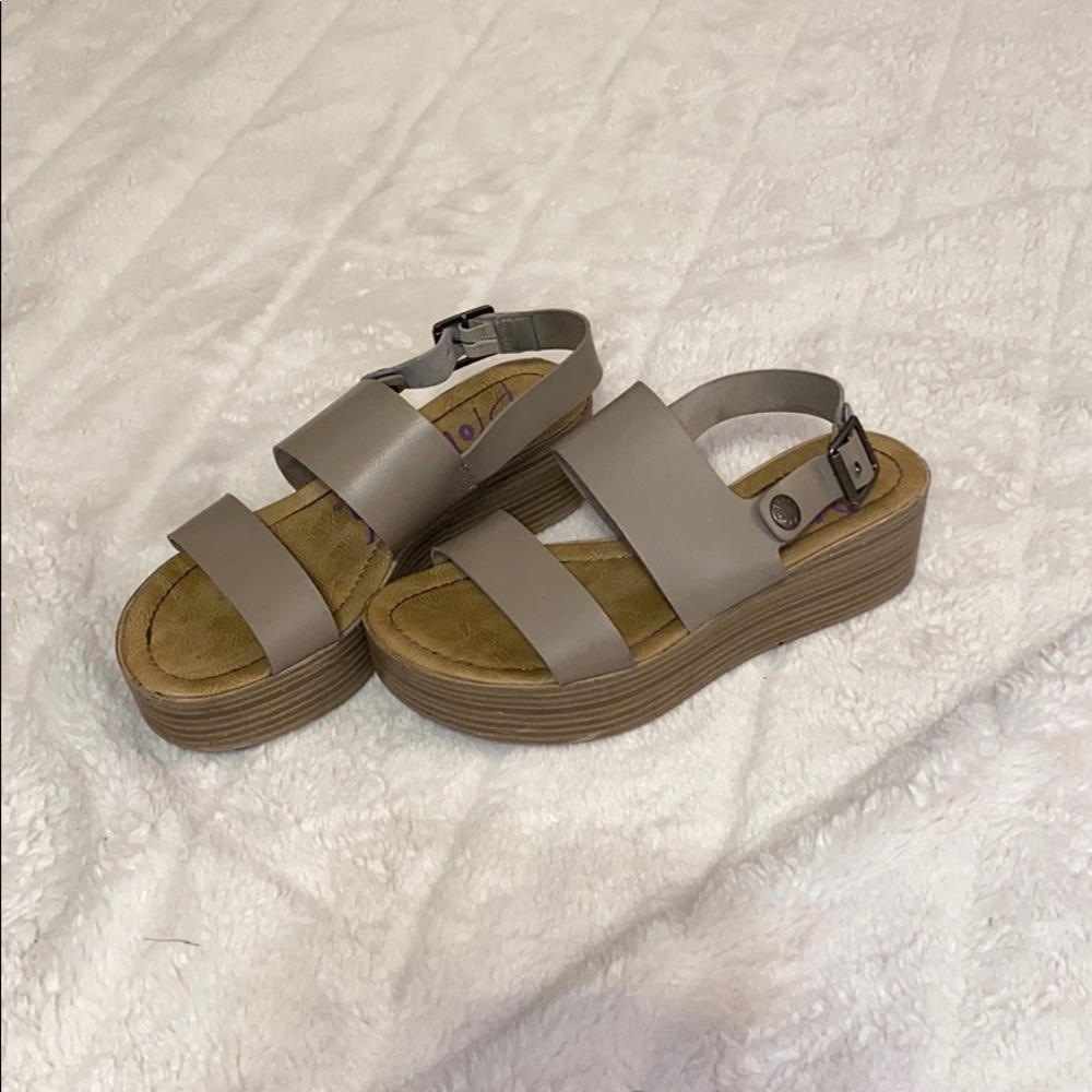 Blowfish platform sandals 🌼
